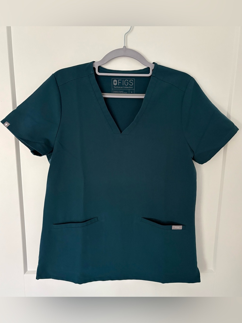 Figs Dark Teal Scrub Set | Casma 3-Pocket Top & Straight Leg Cargo Pants | Small